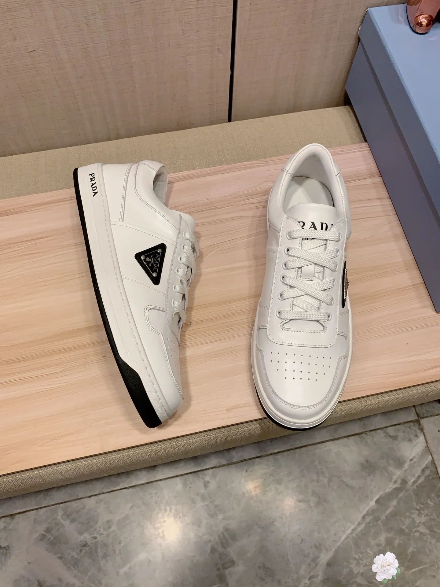 Men's Men's Shoes💰442💰💰🎩🎩[Lightning][Lightning] "PRADA*" The latest and most popular casual shoes, top brand [seduce] luxury ~ purchasing agency, top quality ~. [Strong] The upper is made of imported breathable cowhide material ➕ breathable sheepskin feet (•) with fine workmanship. The original stylish and stylish soft rubber wear-resistant and non-slip outsole is light and comfortable on the feet. The real thing looks better when photographed in real life. 226: code: 38-44, white and black 4️⃣ colors selected